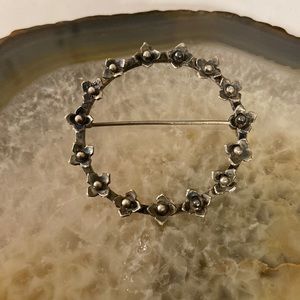 Vintage Flower Pot metal dark silver tone brooch Guc